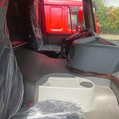 Chassi de inclinador pesado com Sinotruk e pneus para customização de caixa de carga de aço carbono