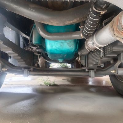 Pneus certificados ISO e chassi Sinotruk Equipamento pesado durável para terrenos africanos