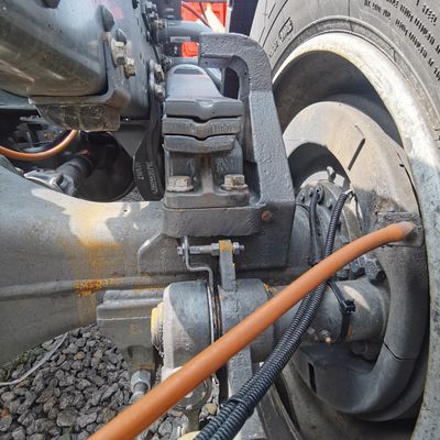 Caminhão Shacman com caixa de carga de aço carbono e bancos ≤5 600L Suspensão a ar do tanque de combustível