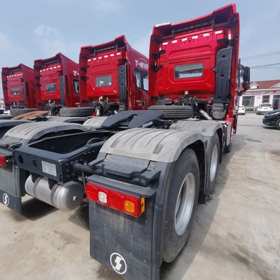 Base de caminhão de descarga de estilo de elevação frontal com chassi e pneus Sinotruk 21-30t Capacidade de carga