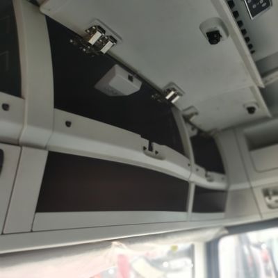 Certificação de pneus ECE Sinotruck 400HP Motor Suspensão aérea Assento do condutor Partes de semi-reboque