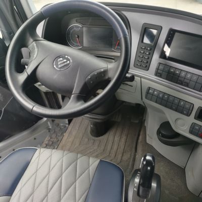Certificação de pneus ECE Sinotruck 400HP Motor Suspensão aérea Assento do condutor Partes de semi-reboque