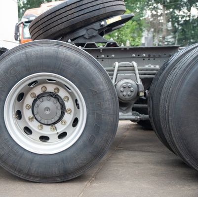 Caminhão-reboque pesado com cadeira do condutor de suspensão a ar e dimensões de 6,8x2,5x3,8m