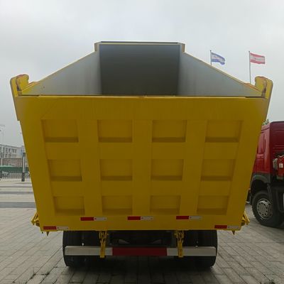 Caminhão de transporte de carga pesada HOWO Diesel Self Dumping 4-6L Capacidade do motor e custo de envio
