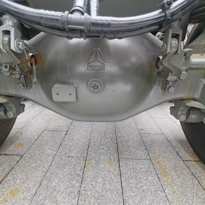Trator pesado 6X4 certificado pela ECE com depósito de combustível de 1000 L e banco do condutor com suspensão pneumática