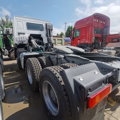 US 371 Trator de caminhão HOWO acessível com tanque de combustível de 1000L e assento de suspensão pneumática