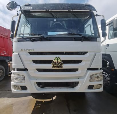 Direção hidráulica e tanque de combustível de 600 litros A combinação perfeita para HOWO Tractor Trailer