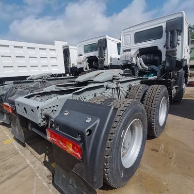 Direção hidráulica e tanque de combustível de 600 litros A combinação perfeita para HOWO Tractor Trailer