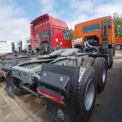 Caminhão-trator diesel de tanque de combustível de 400 litros com direção hidráulica e potência de 351-450 cv