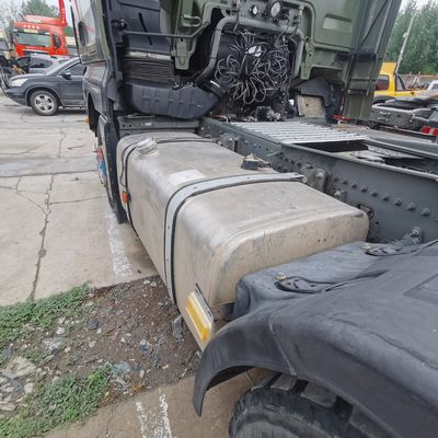 Caminhão pesado com motor de alta capacidade com assento de suspensão aérea e caminhão sinotráfico de 480 hp 6X4