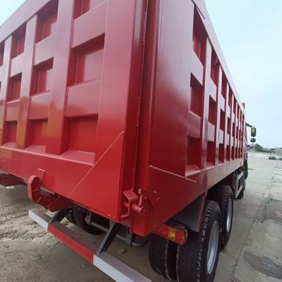 Sinotruck Hovo 6X4 LHD Dump Truck com sistema hidráulico de direção assistida