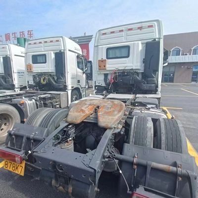Caminhão-trator usado para reboque de semi-reboque com direção hidráulica e depósito de combustível de 600L