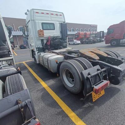 Caminhão de 400 HP com tanque de combustível de 1000L e assento de suspensão aérea 6 meses Serviço pós-venda