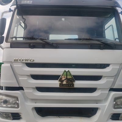 Transporte de mercadorias Triturador de caminhão HOWO de carga pesada personalizado com design de pneus sem tubos