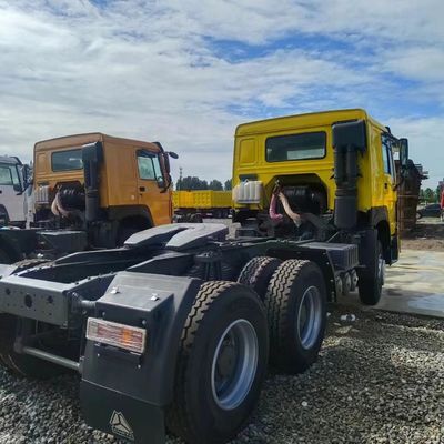 6.8x2.5x3.8m Heavy Duty HOWO Tractor Transport Truck 2024 Modelo Design de pneus sem tubos