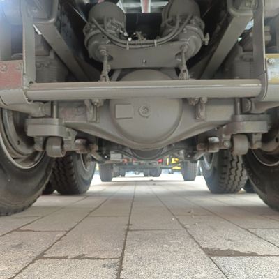 Chassi Sinotruk Caminhão de segunda mão com motor de 371 HP e cabine de ar condicionado