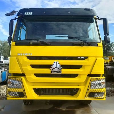 Capacidade de carga de 21-30 t Sinotruk Dump Truck com pneus de 371 HP e sistema de direção hidráulica