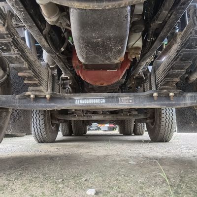 Assento de suspensão pneumática e tanque de combustível de 600L Foton 8X4 Tipper para viagens de longa distância