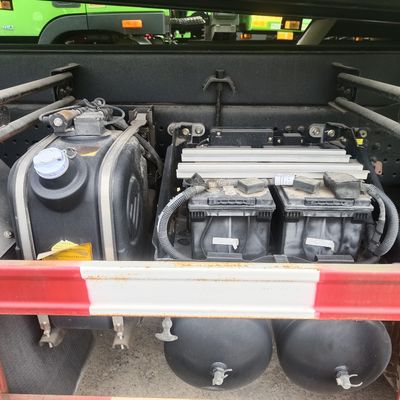 Assento de suspensão pneumática e tanque de combustível de 600L Foton 8X4 Tipper para viagens de longa distância