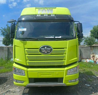 31-40t Capacidade de carga FAW Jiefang J6p420HP Trator diesel 6X4 com assento de suspensão pneumática