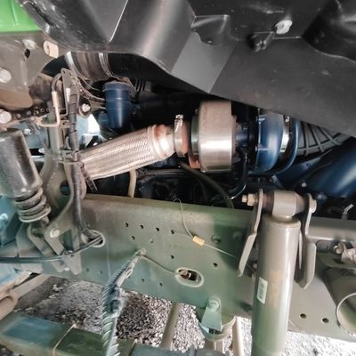 Sinotruk HOWO 6X4/8X4 Camiões de reboque com capacidade do motor &gt; 8L e potência de 351-450 cv