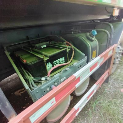 Sinotruk HOWO 6X4/8X4 Camiões de reboque com capacidade do motor &gt; 8L e potência de 351-450 cv