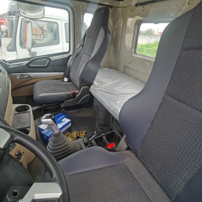 Caminhão-reboque com material de caixa de carga de aço carbono e assento de suspensão pneumática