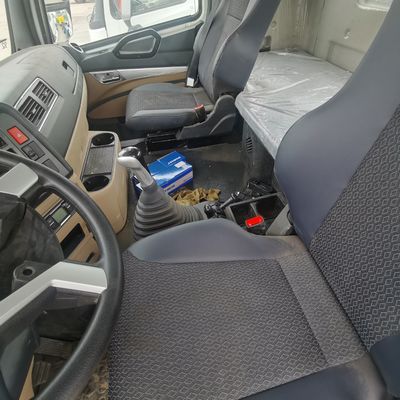 Caminhão-reboque com material de caixa de carga de aço carbono e assento de suspensão pneumática