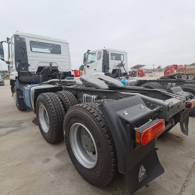 Caminhão pesado Sinotruk personalizado com 1000L de tanque de combustível Assento do condutor Assento de suspensão de ar