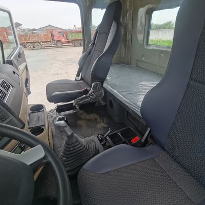 Caminhão pesado Sinotruk personalizado com 1000L de tanque de combustível Assento do condutor Assento de suspensão de ar