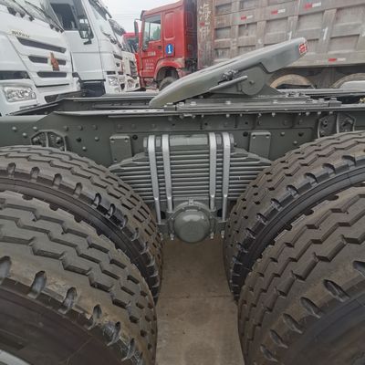 Caminhão pesado Sinotruk personalizado com 1000L de tanque de combustível Assento do condutor Assento de suspensão de ar