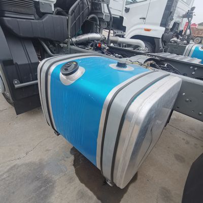 Caminhão pesado Sinotruk personalizado com 1000L de tanque de combustível Assento do condutor Assento de suspensão de ar