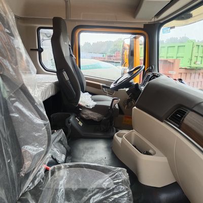 Sinotruk Delong Dump Truck 8X4 com direção hidráulica e capacidade de motor potente