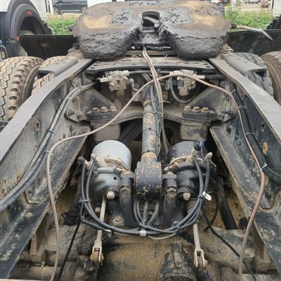 Material da caixa de carga de aço carbono Veículo pesado Beiben 430HP com chassi Sinotruk