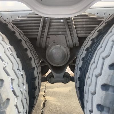 Caixa de carga de aço carbono Caminhão de mistura de concreto com direção hidráulica para uma operação suave
