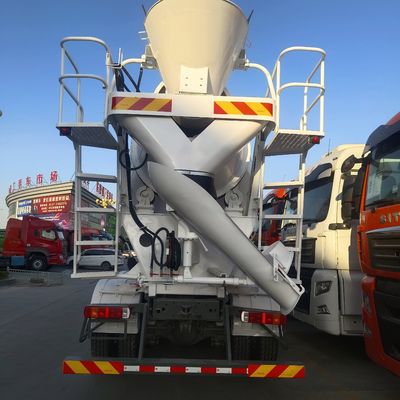 Caixa de carga de aço carbono Caminhão de mistura de concreto com direção hidráulica para uma operação suave