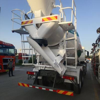 Caixa de carga de aço carbono Caminhão de mistura de concreto com direção hidráulica para uma operação suave