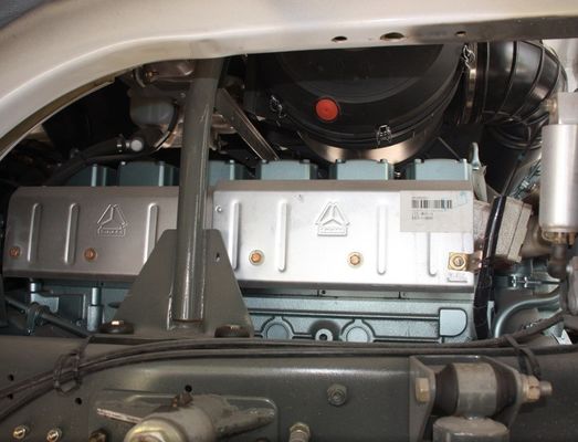 Chassi Sinotruk Caminhão de mistura de cimento pesado durável com potência máxima de 400 cv
