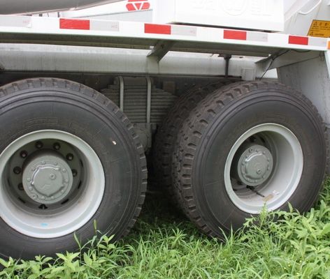 Chassi Sinotruk Caminhão de mistura de cimento pesado durável com potência máxima de 400 cv