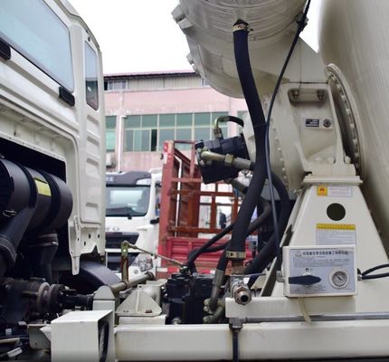 Caminhão de mistura de concreto com direção hidráulica Euro 3 com cor personalizada da Sinotruk