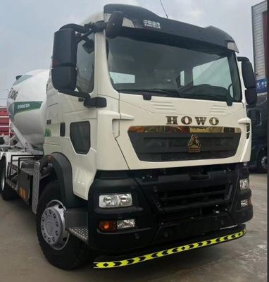 Chassi de misturador de concreto de direção hidráulica Sinotruk utilizado para aplicações de carga útil de 30 T