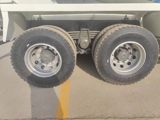 Chassis Sinotruk Hidráulico Direção Hidráulica Misturador de concreto com 8 cilindrada e 400 hp