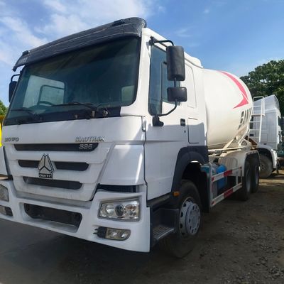 Caminhão de mistura de cimento hidráulico off-road com cor e desempenho personalizados pela Sinotruk