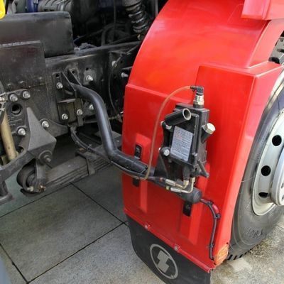 Guindaste montado num camião de 12 toneladas, de 10 toneladas, com um design dobrável e capacidade de carga de 10245x2496x3450 m