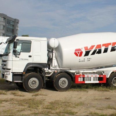 Caminhão de agitação de direção hidráulica de 8 cilindros com chassi e pneus Sinotruk