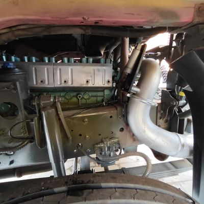 Caminhão de descarga hidráulico 6x4 com chassi Sinotruk e potência de 371 HP