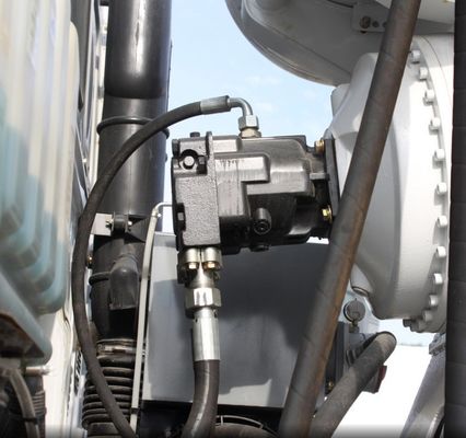 Caminhão de agitação de direção hidráulica de 8 cilindros com chassi e pneus Sinotruk