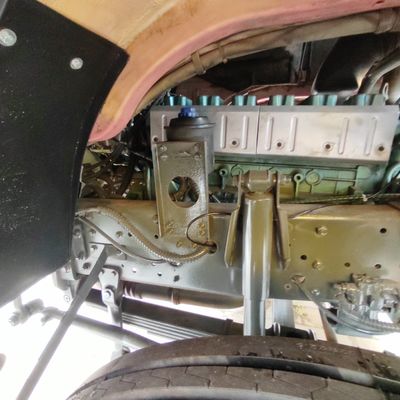 Caminhão de descarga hidráulico 6x4 com chassi Sinotruk e potência de 371 HP
