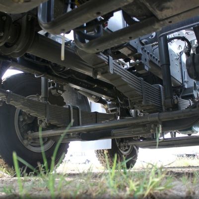 Caminhão de agitação de direção hidráulica de 8 cilindros com chassi e pneus Sinotruk