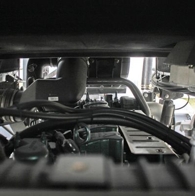Caminhão de agitação de direção hidráulica de 8 cilindros com chassi e pneus Sinotruk
